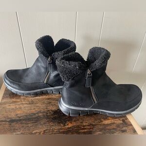 Ladies Skechers winter boots, size 7